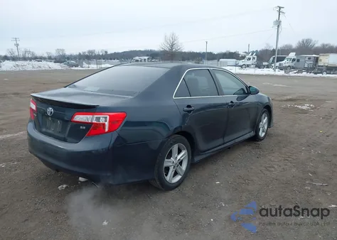 2013 Toyota Camry Se z USA, uszkodzony, nr VIN 4T1BF1FK1DU257359